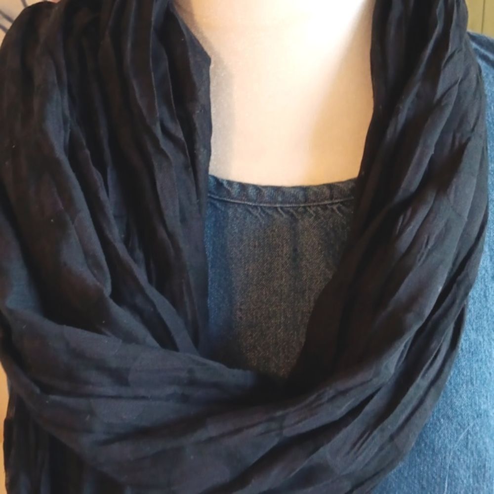 TWO Dark Scarves - Picture 6 of 8